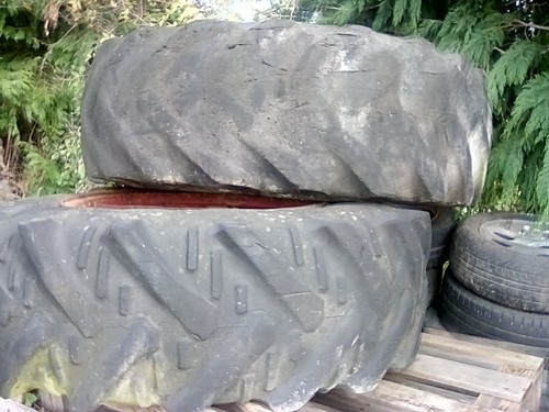 Jcb leyland rear wheels - leyland,